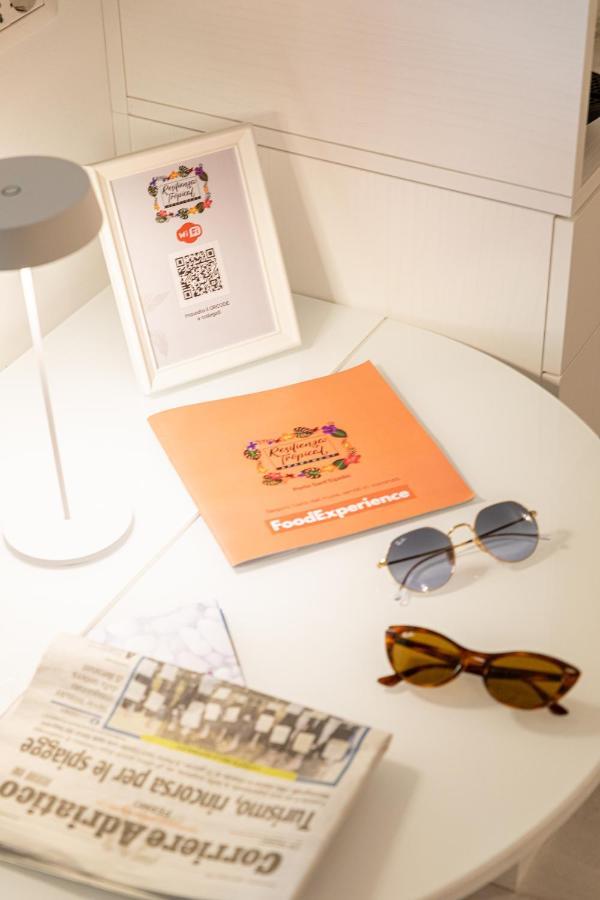 Resilienza Tropical Apartments & Room Porto SantʼElpidio 外观 照片